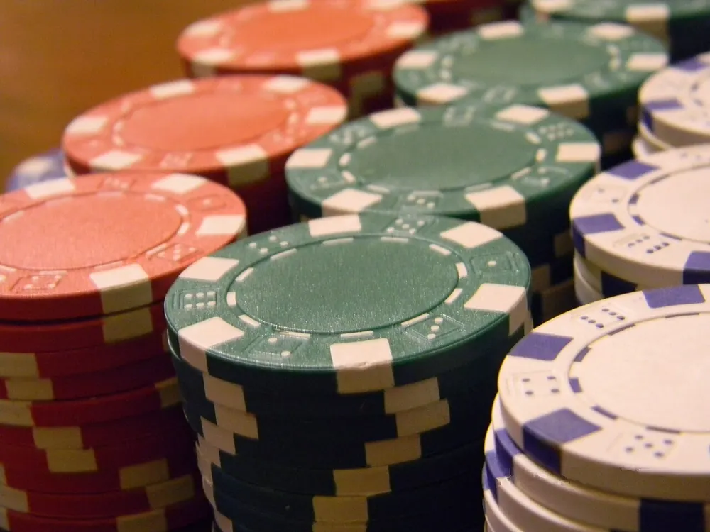 Rows of stacked poker chips in many colors, the stakes at CS2 gambling sites