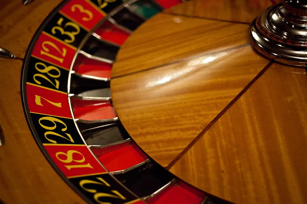 Roulette wheel with the ball in a pocket, provably fair odds