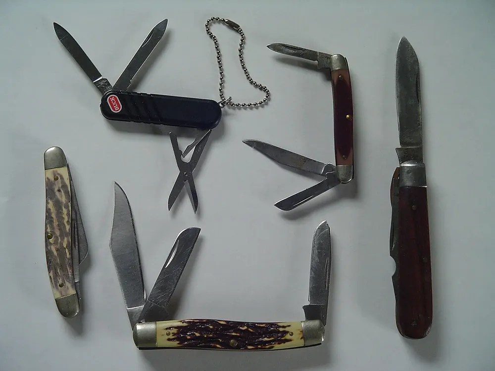 Collection of vintage pocket knives, chasing free CS2 skins