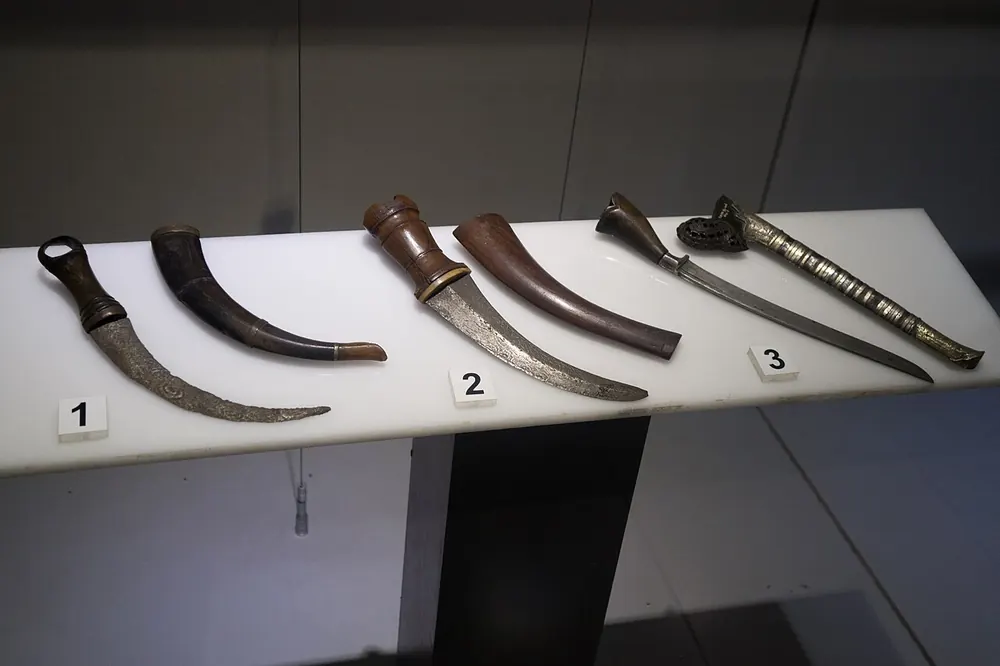 Curved daggers on museum display, a budget pick for cheap CS2 skins